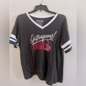 Gorgeous vintage Coca Cola plus size. Look super casual with jeans.